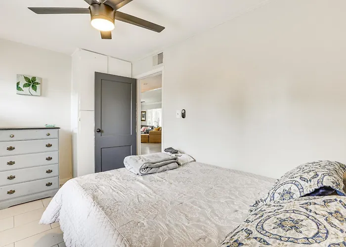 Holiday home 5 Mi To Dtwn: Pet-friendly Gem W/ Patio