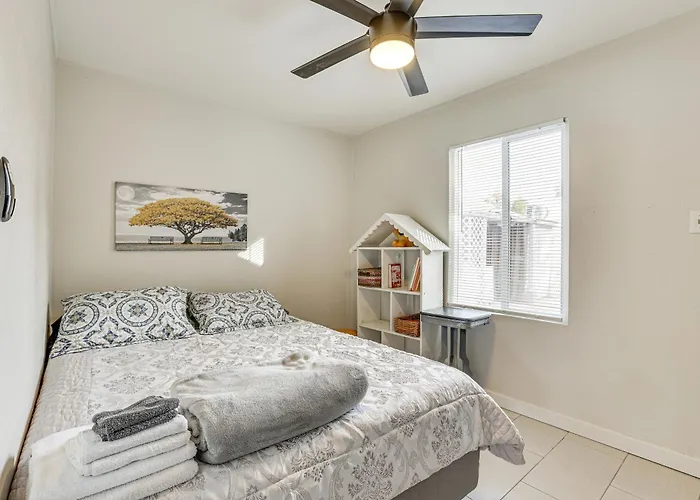 5 Mi To Dtwn: Pet-friendly Gem W/ Patio Holiday home