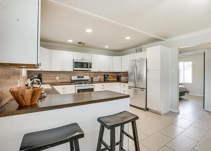 Holiday home 5 Mi To Dtwn: Pet-friendly Gem W/ Patio