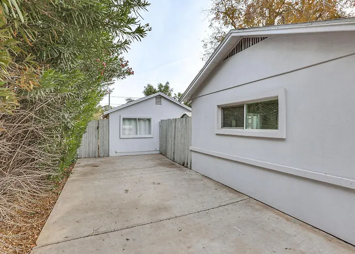 5 Mi To Dtwn: Pet-friendly Gem W/ Patio Phoenix