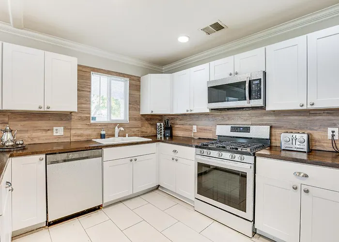 5 Mi To Dtwn: Pet-friendly Gem W/ Patio Phoenix