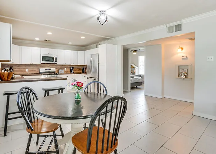 Holiday home 5 Mi To Dtwn: Pet-friendly Gem W/ Patio *