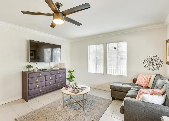 5 Mi To Dtwn: Pet-friendly Gem W/ Patio Holiday home