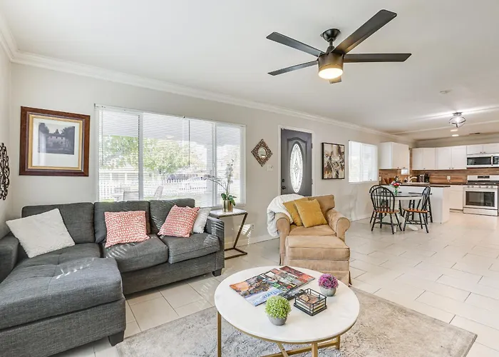 Holiday home 5 Mi To Dtwn: Pet-friendly Gem W/ Patio *